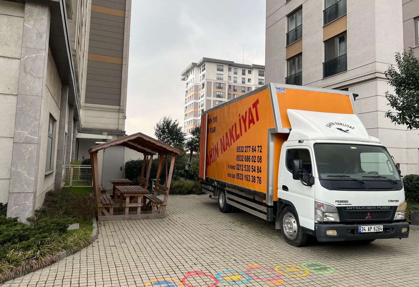 Araclar Istanbul 5 Hero Desktop - Şahin Nakliyat galeri görseli